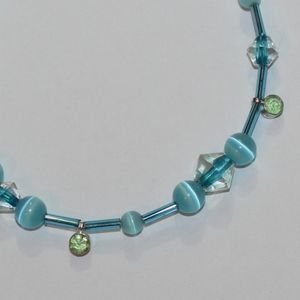 Gorgeous aqua blue bracelet w peridot charms 8"